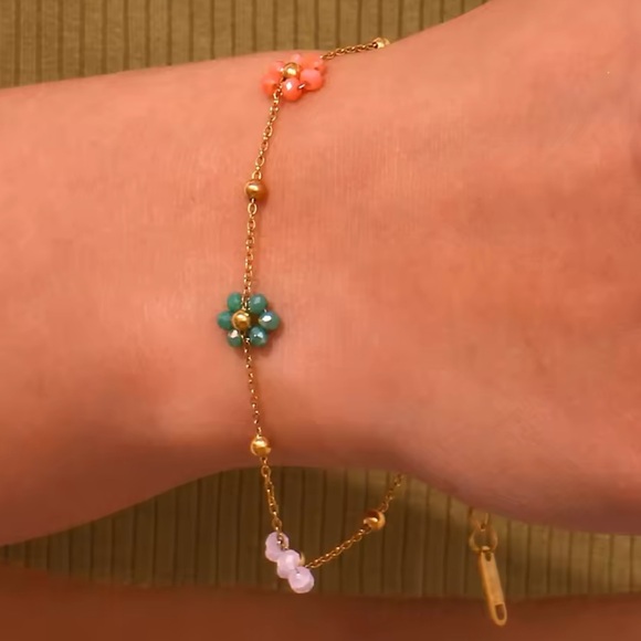 ◾️18K Gold Plated Dainty Floral Bracelet - Picture 11 of 12